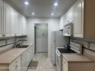 5 Pine Cluster Circle J, Manalapan, NJ 07726