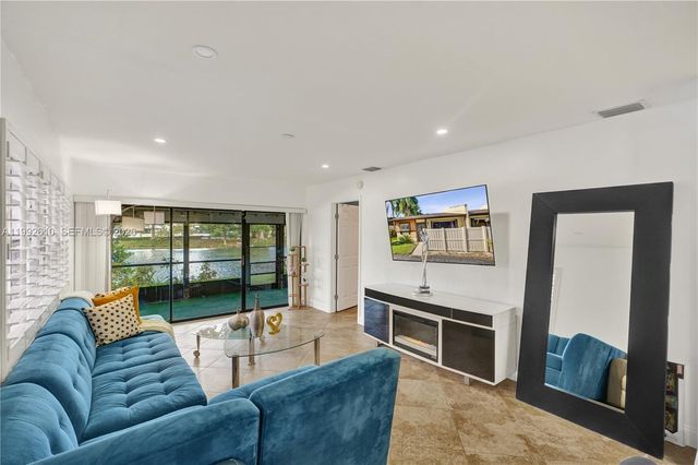 707 Banks Rd, Margate, FL 33063