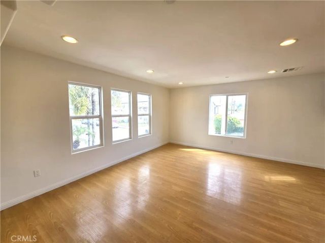 5321 Auckland 1, North Hollywood, CA 91601