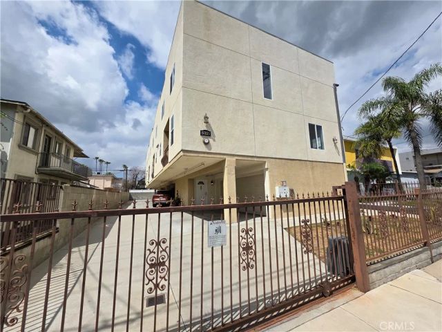 5321 Auckland 1, North Hollywood, CA 91601
