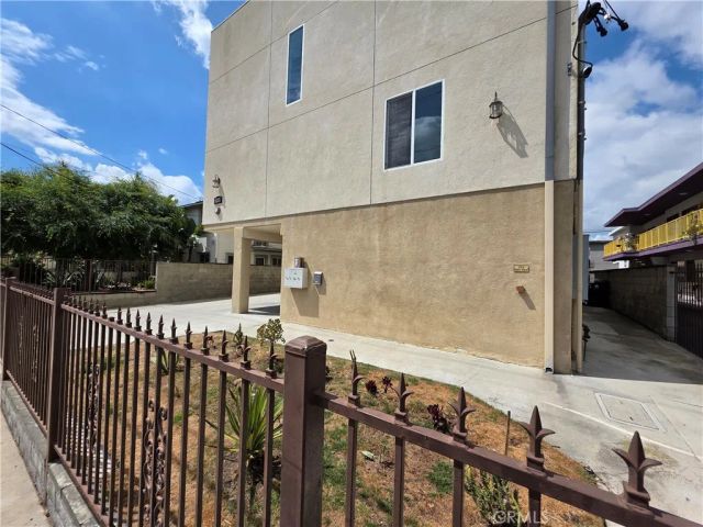 5321 Auckland 1, North Hollywood, CA 91601