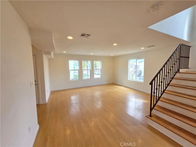 5321 Auckland 1, North Hollywood, CA 91601