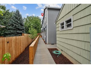 7824 Se SALMON St, Portland, OR 97215
