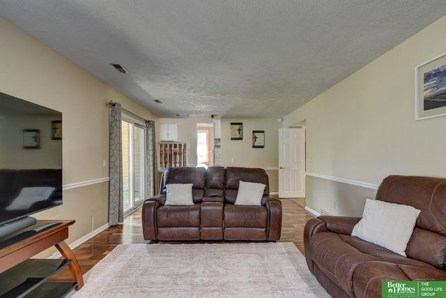 3718 Burr Oak Drive, Bellevue, NE 68123