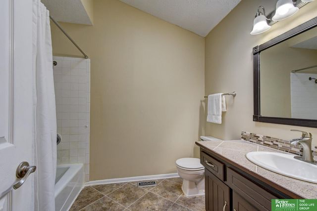 3718 Burr Oak Drive, Bellevue, NE 68123