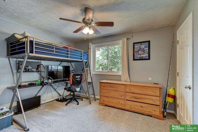 3718 Burr Oak Drive, Bellevue, NE 68123