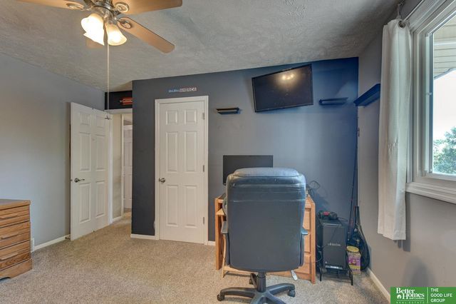3718 Burr Oak Drive, Bellevue, NE 68123