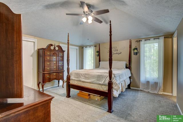 3718 Burr Oak Drive, Bellevue, NE 68123