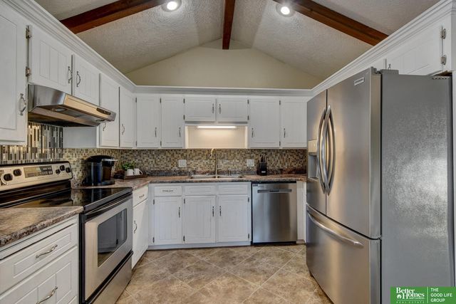 3718 Burr Oak Drive, Bellevue, NE 68123