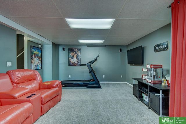 3718 Burr Oak Drive, Bellevue, NE 68123