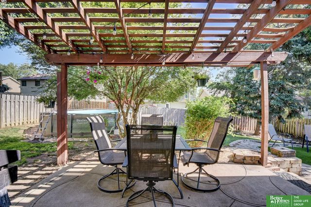 3718 Burr Oak Drive, Bellevue, NE 68123