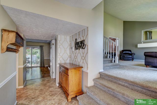 3718 Burr Oak Drive, Bellevue, NE 68123