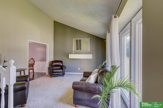 3718 Burr Oak Drive, Bellevue, NE 68123