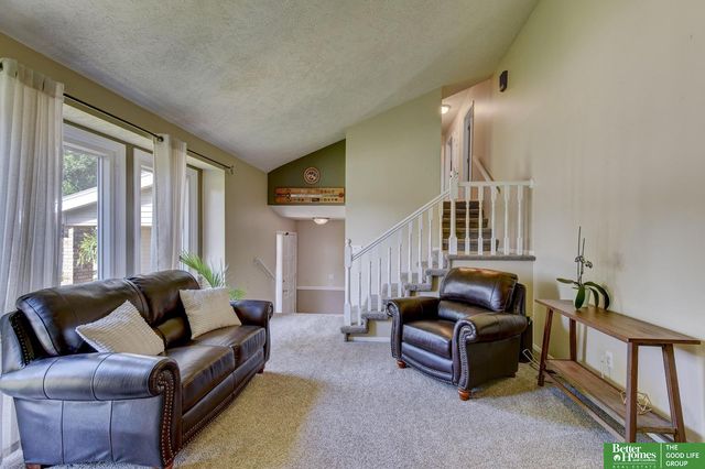 3718 Burr Oak Drive, Bellevue, NE 68123