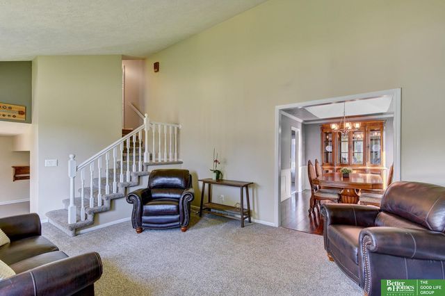 3718 Burr Oak Drive, Bellevue, NE 68123