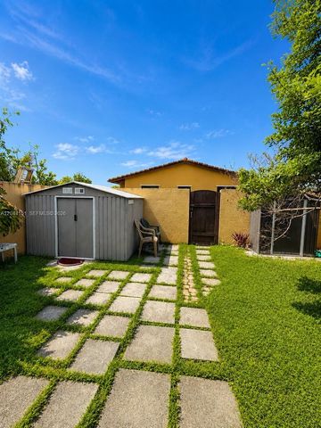 14725 SW 86th Ln, Miami, FL 33193