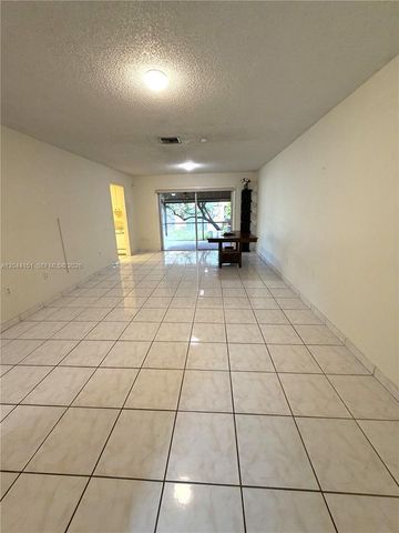 14725 SW 86th Ln, Miami, FL 33193