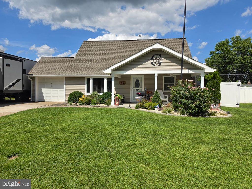 61 BEGONIA LN, LEVITTOWN, PA 19054 — exterior