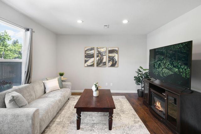 2757 Altos Ave, Sacramento, CA 95815