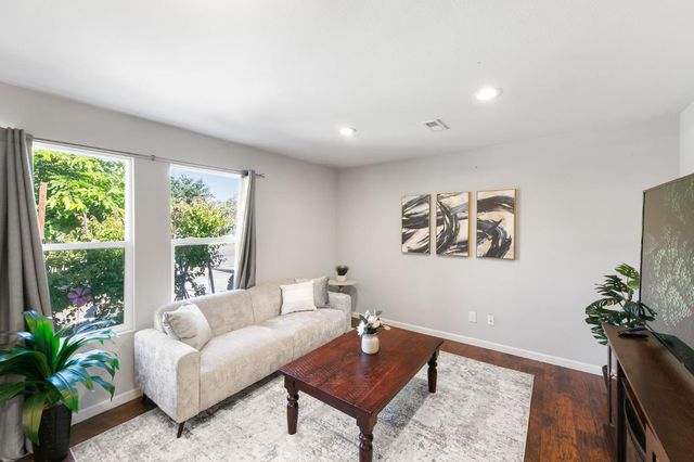 2757 Altos Ave, Sacramento, CA 95815