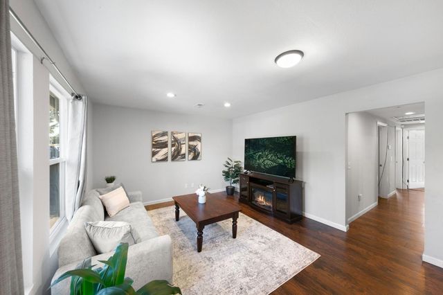 2757 Altos Ave, Sacramento, CA 95815