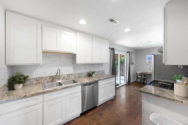 2757 Altos Ave, Sacramento, CA 95815