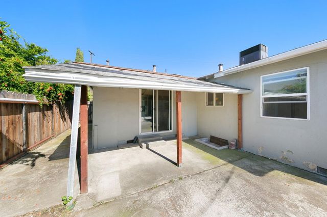 2757 Altos Ave, Sacramento, CA 95815