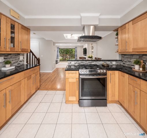 237 Strawberry Hill Avenue 37, Stamford, CT 06902