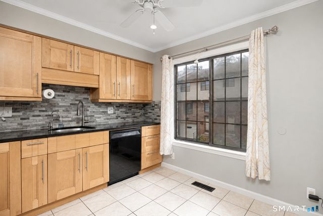 237 Strawberry Hill Avenue 37, Stamford, CT 06902