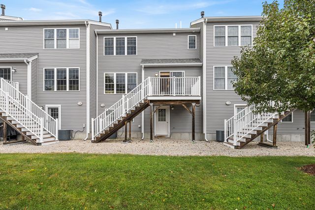 132 Ice House Lndg 132, Marlborough, MA 01752