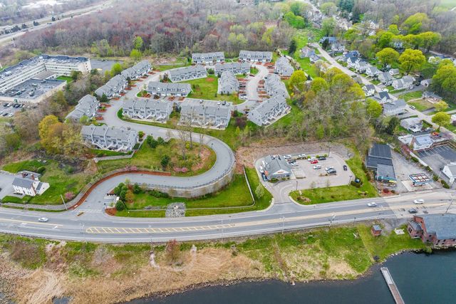 132 Ice House Lndg 132, Marlborough, MA 01752