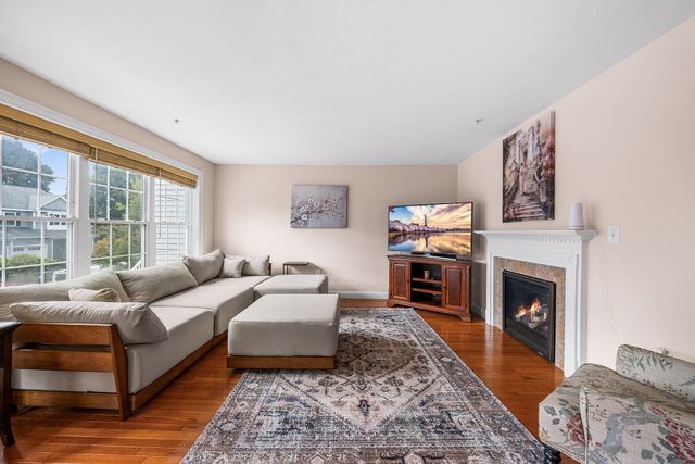 132 Ice House Lndg 132, Marlborough, MA 01752