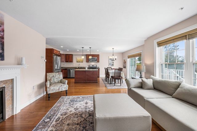 132 Ice House Lndg 132, Marlborough, MA 01752