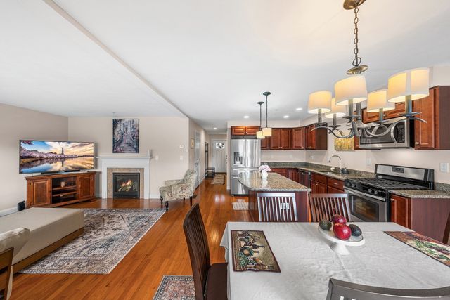 132 Ice House Lndg 132, Marlborough, MA 01752