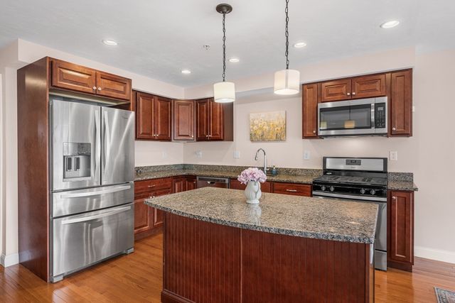 132 Ice House Lndg 132, Marlborough, MA 01752