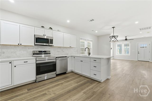 906 W Victory Drive, Savannah, GA 31405