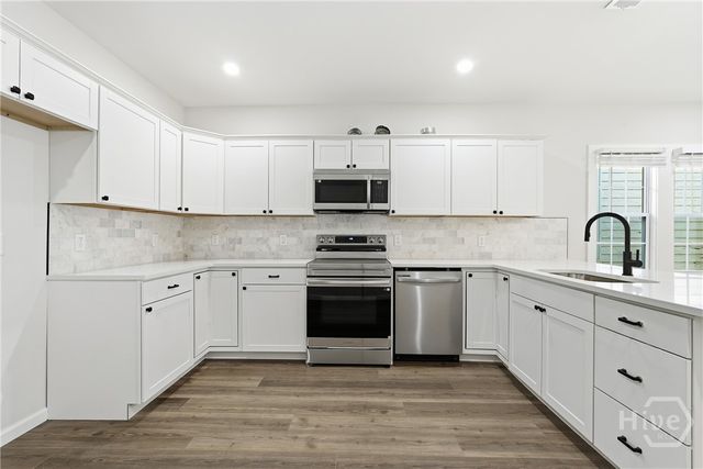 906 W Victory Drive, Savannah, GA 31405