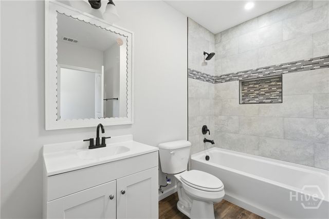 906 W Victory Drive, Savannah, GA 31405