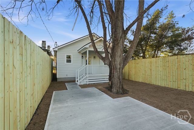 906 W Victory Drive, Savannah, GA 31405