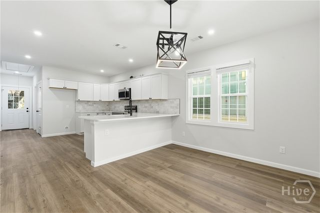 906 W Victory Drive, Savannah, GA 31405