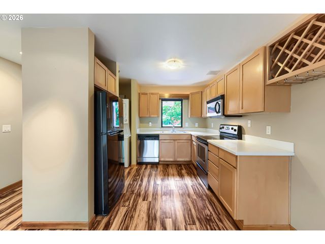 910 Nw NAITO Pkwy i-4, Portland, OR 97209