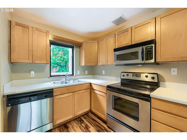 910 Nw NAITO Pkwy i-4, Portland, OR 97209