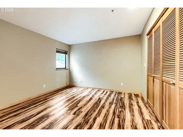 910 Nw NAITO Pkwy i-4, Portland, OR 97209
