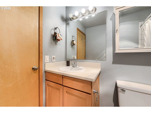 910 Nw NAITO Pkwy i-4, Portland, OR 97209