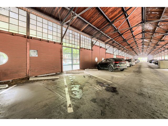 910 Nw NAITO Pkwy i-4, Portland, OR 97209