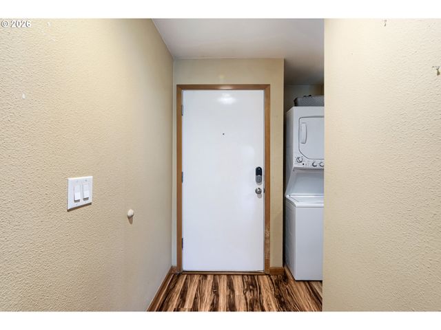 910 Nw NAITO Pkwy i-4, Portland, OR 97209