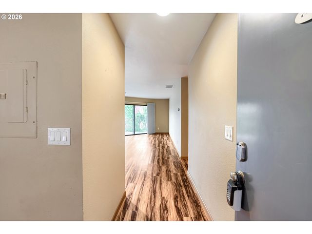 910 Nw NAITO Pkwy i-4, Portland, OR 97209