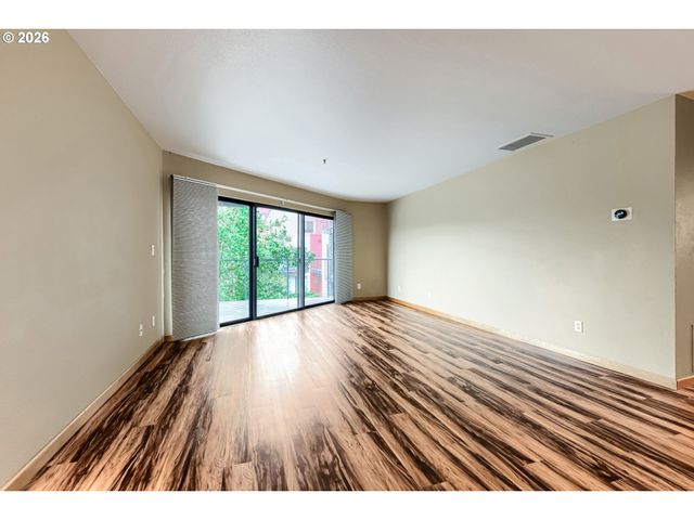 910 Nw NAITO Pkwy i-4, Portland, OR 97209