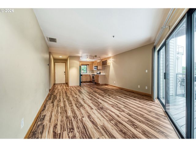 910 Nw NAITO Pkwy i-4, Portland, OR 97209