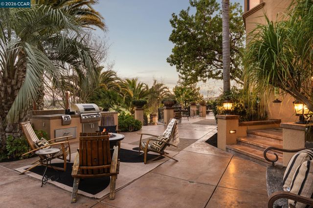 4640 Kingswood Dr, Danville, CA 94506